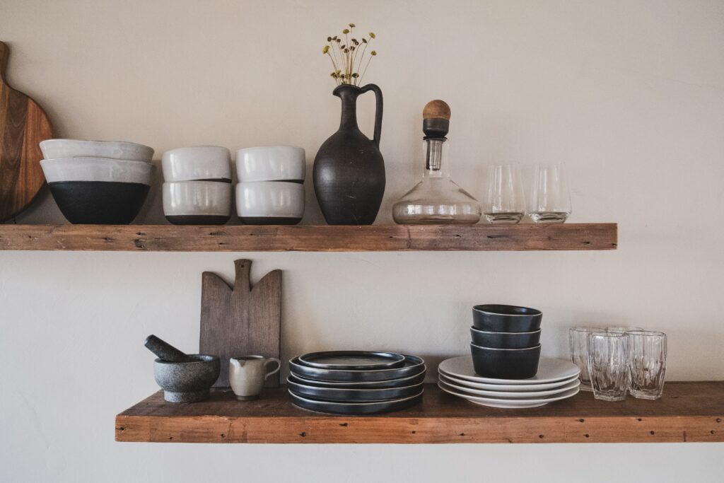 DIY cuisine : Etagères optimisées et minimalistes